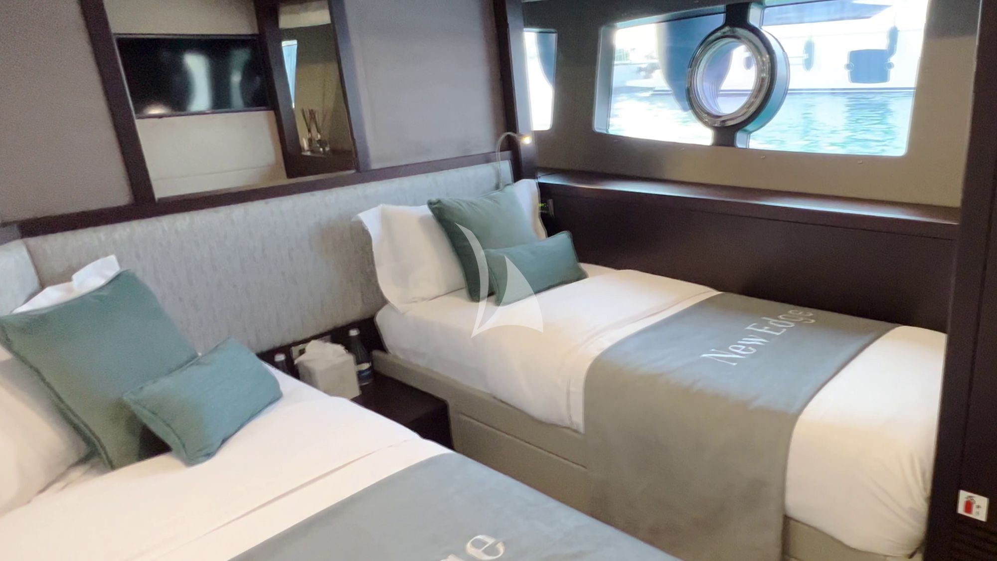 NEW EDGE Sunseeker 95 - twin cabin 2